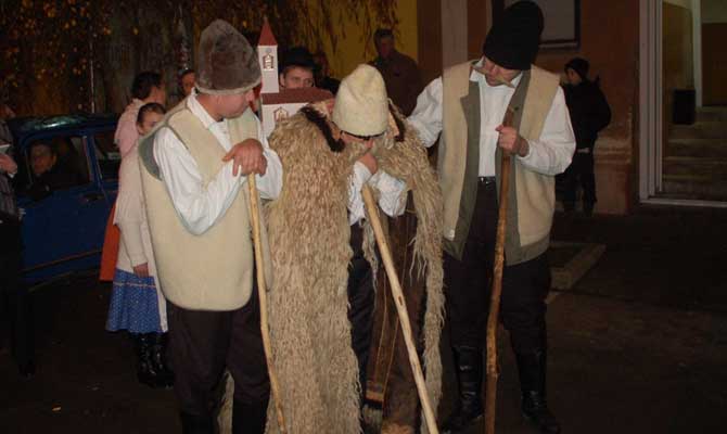 Szentmise után a téren 2015. december 25. képek